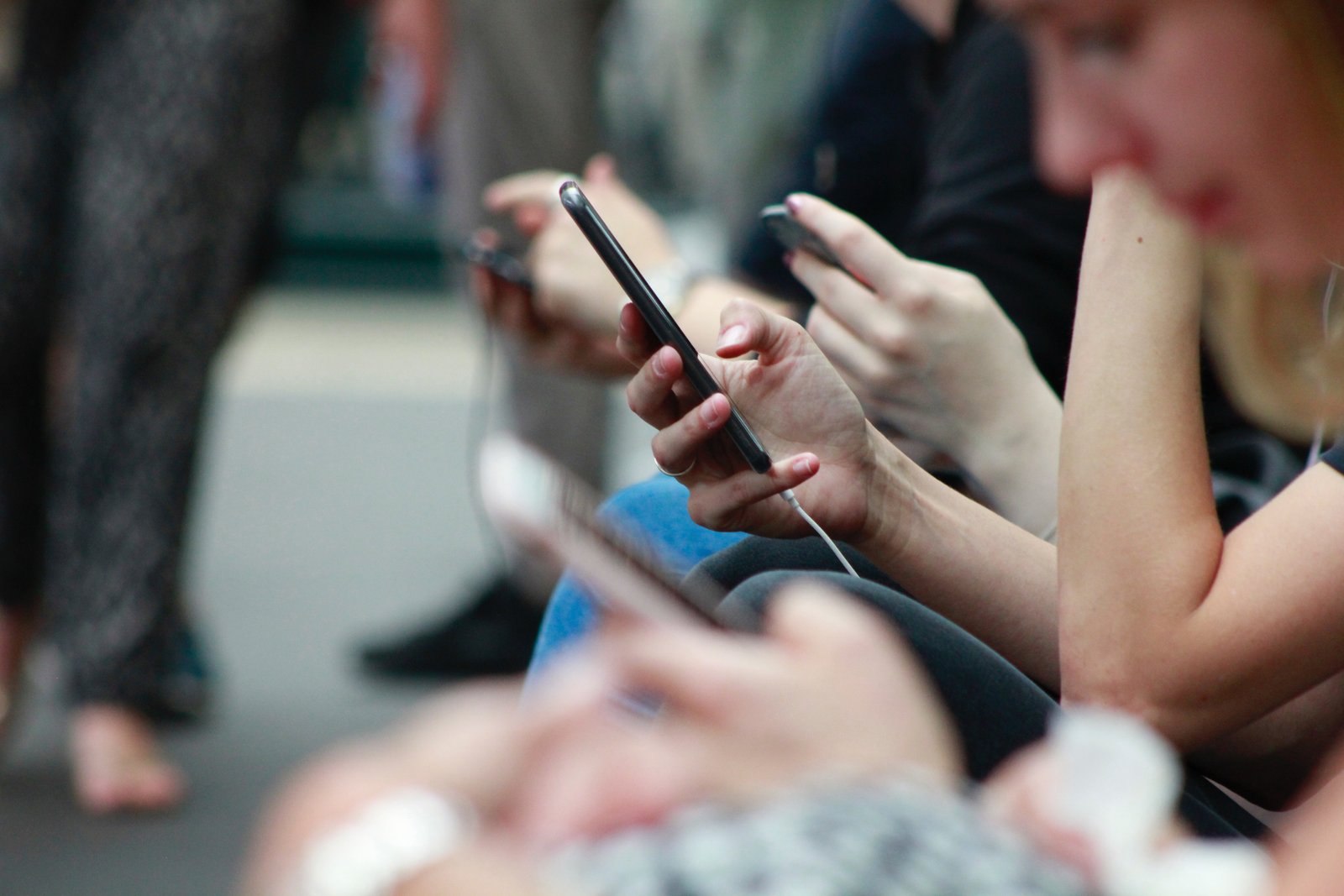 Dolores en el dedo pulgar, la nueva patología por el uso continuo del celular - Itagüí Hoy