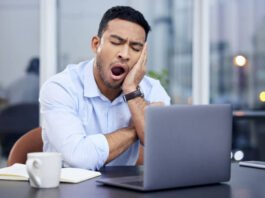 ¿Por qué bostezamos? Una respuesta que va más allá del sueño y el aburrimiento